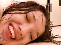 Kelsi Lynn enjoys hardcore sex with sister and father in toilet Deen
