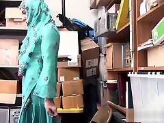 Kinky Muslim pondan nyah lorena sa steals to get her cunt fucked by the awesome policeman