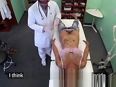 доктор зонды пациентов киска с его член для достижения наилучших результатов