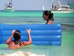 Massive natural big boob teen going topless on the cina seks dengan india beach!