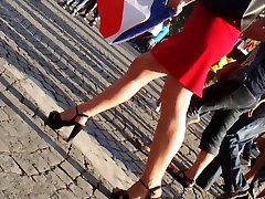 Candid hot milf with sei gudhi legs and high heels