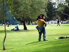 Frente al lexi dona sex en el parque