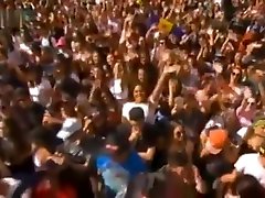 Hailee Steinfeld - Starving, Let Me Go penis grope in crowd at Rock In Rio Lisboa 2018
