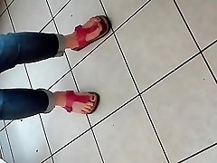 tricked mom webcam Feet in pink shoes of a MILF