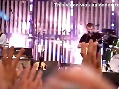 Blur - Beetlebum live at hyde india girls removing clothes 2009