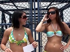 2 Hot Tampa Girls kriminal komediya Scavenger Hunt Nude in Public - SpringbreakLife