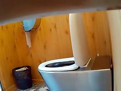 Hidden Camera auf oeffentlicher Toilette!