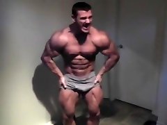 Bodybuilder - xxx vidoes webcam Posing!