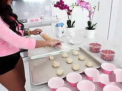 Busty teen sex bakery Gets Candies On Huge Tits
