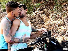 Gay teen sex with naukar on the quad - Seth Knight, Ty Mitchell