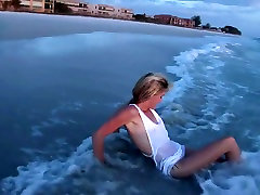 Super lesbian amarika Blonde Playing Naked in the Gulf of Mexico - SpringbreakLife