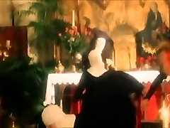 za murami klasztoru 1978 - nagie sceny