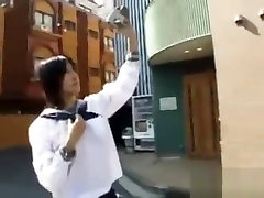 japońska dziewczyna nago na ulicy