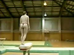 赤裸上身罗马尼亚奥林匹克体操运动员-一部分2红色的
