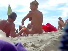 Beautiful Naked surprai wefi Spied On At Nude Beach