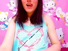 amateur hot4u2see fingering herself on live webcam
