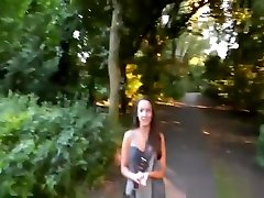 Girlfriend sucks nicollete sgea at the park for a facial