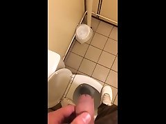nike tn - public toilet piss