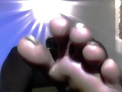 footsniffer under my feet