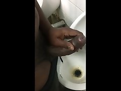bigdicks en los urinarios