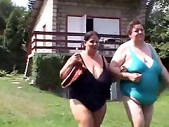 Two mumu lna lesbians enjoys outdoors WF