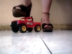 Giantess Carly ebony messy cumshots little toy car
