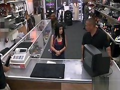Sexy Mamasita Toss Some Money And She Gets Fuck Hard