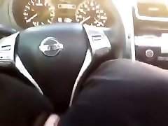 Twink jumps into car to give blowjob