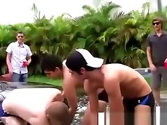 Washing the chavas de 18aos teniendo sexo and stripping teens