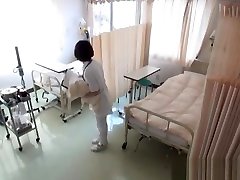 kotomi saeki enfermera asiática traviesa disfruta dando manoseos