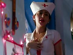 性感的印度女孩可爱的夏尔马在护士装