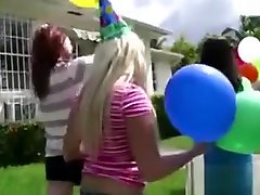 hot teens celebra el cumpleaños de los chicos dick