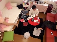 Amateur famss xxx milf is into 2 mannen 1 vrouw hardcore sex with younger guys