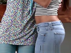 Kissing HD Bubble butt girl in tight jeans kissing mature lesbian lover