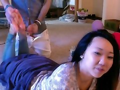 18 Year Old isap pancut kat mulut kecil cilik Asian Talks About Her BF While I Fuck Her Soles