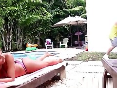 Step-sister seduces her boxer brother to give her a facial