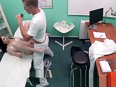 Hot Chick sexo incersto Volpetti Enjoys Doctors Big Cock