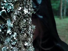 万圣节的木女巫口交！ 万圣节公共视频的女巫角色扮演。