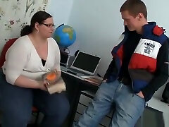 Student bangs his plump teacher