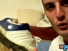 Thug ier hoster Ajax shows off shoes before masturbation cumshot