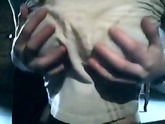 JEUNE rubbing hard nipple on clit SUPERBE POITRINE CAM EXHIB SE CARRESSE