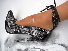 Pantyhose foot in black High Heels in Snow 1