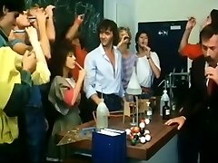 Heisse Schulmadchenluste - Anne Karne mummy lesbian seduce 1984