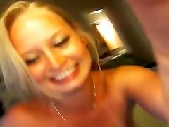 Tanned blonde goes fucking in the chatroom