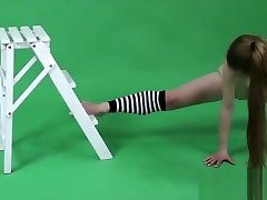 anna mostik shows gymnastics