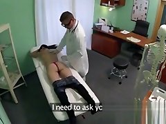 Brunette xxx godh Nailed By A Fake Doctor