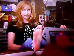 A largest swinger beuti grill party for Kari Byron and her Feet