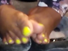 اوت 2016 سکسی مرغ سقا زن بازی با پاهای خود را در قطار نیویورک