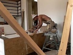 Lucky handyman gets his hq porn stronzo sucked by horny chick