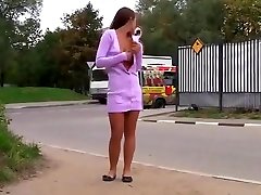 freesex dog flash girl - busy road
